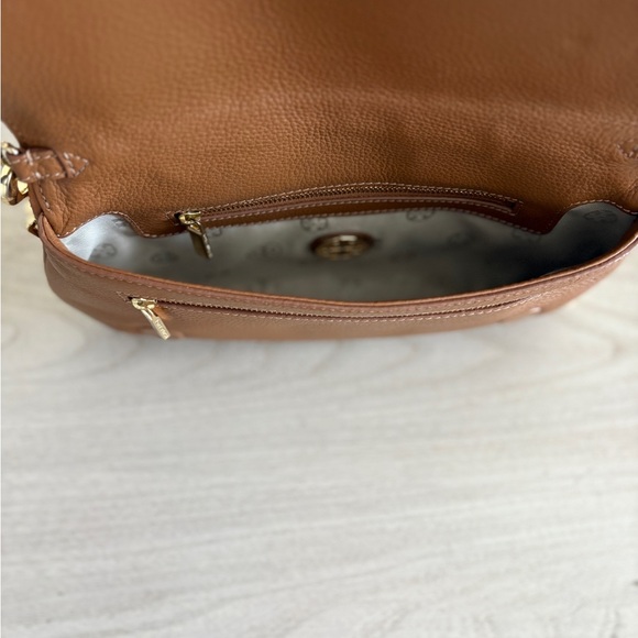 Tory Burch Tan Leather Amanda Logo Crossbody Bag - Picture 5 of 7